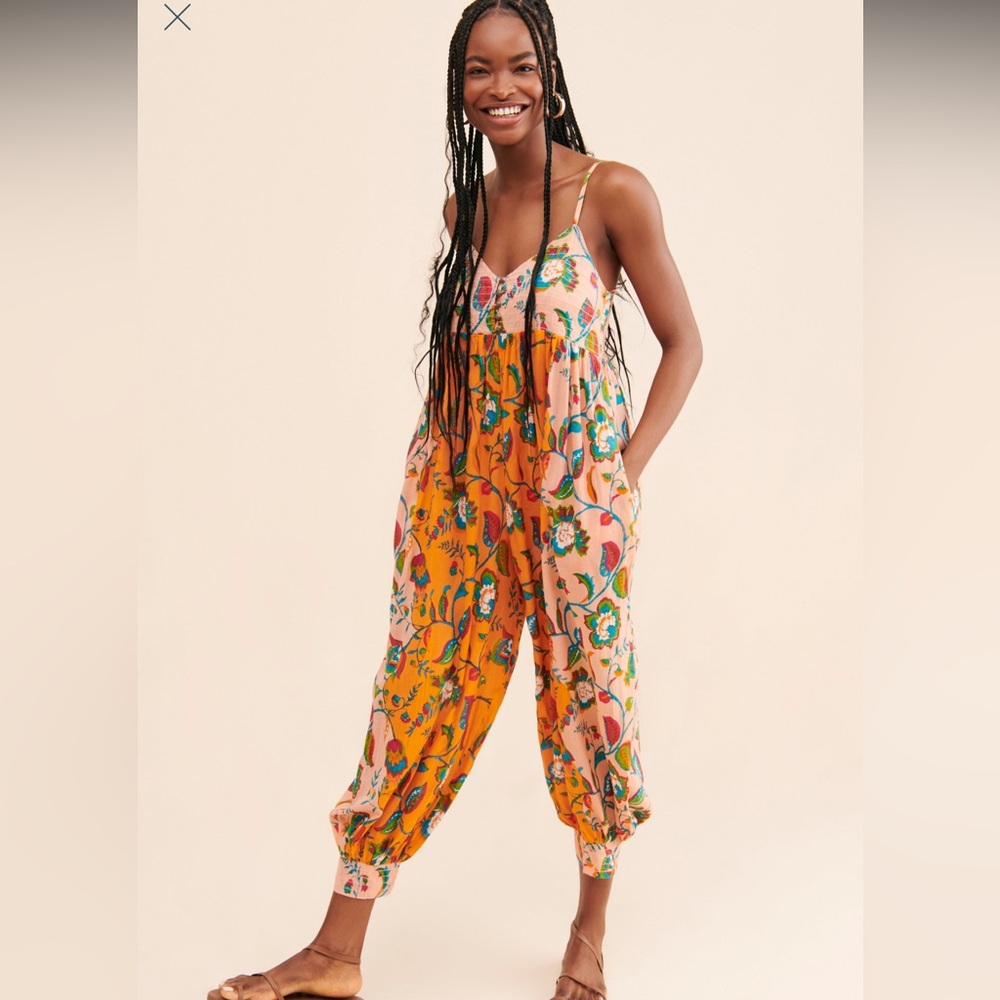 Anthropologie baggy floral jumpsuit size XS